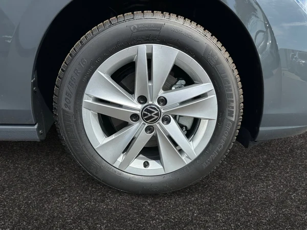 VOLKSWAGEN Golf VIII SW (2025) — foto 14 van 21