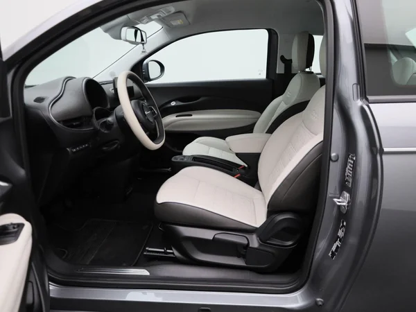 Fiat 500e (2023) — foto 3 van 44
