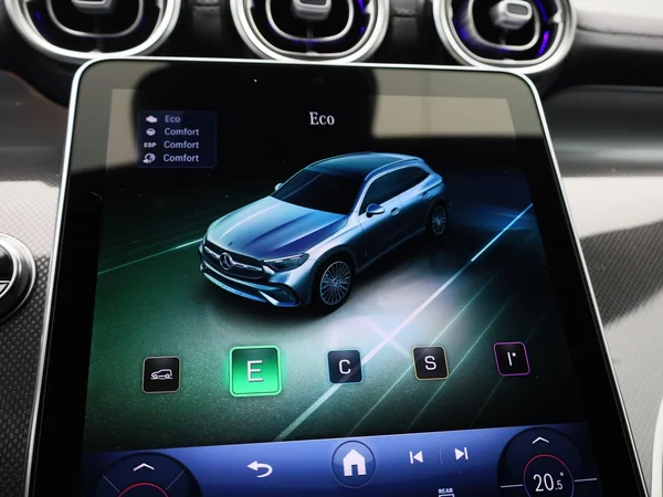 Mercedes-Benz GLC (2025) — foto 18 van 48