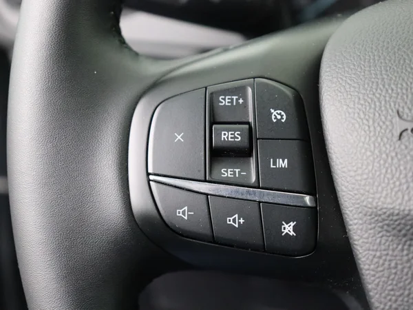 FORD Kuga (2024) — foto 9 van 28