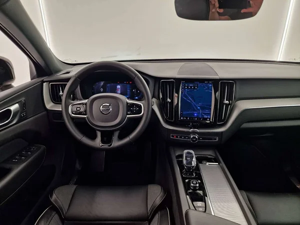 Volvo XC60 (2024) — foto 12 van 16