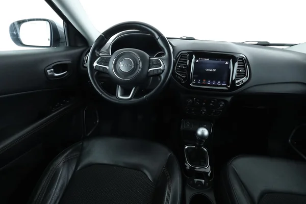 Jeep Compass (2017) — foto 4 van 16