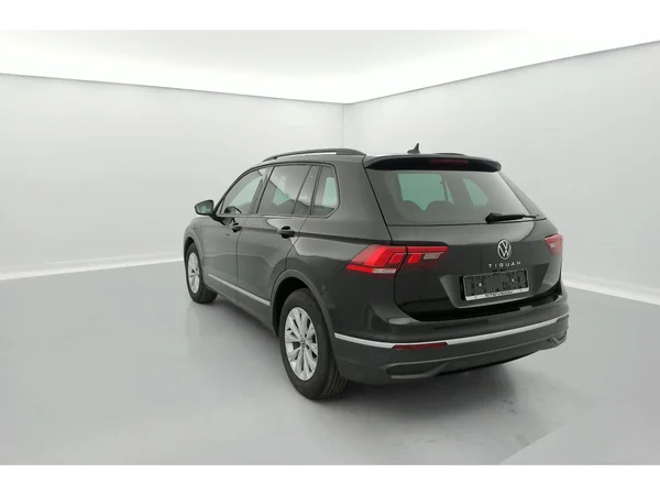 VOLKSWAGEN Tiguan (2022) — foto 32 van 36
