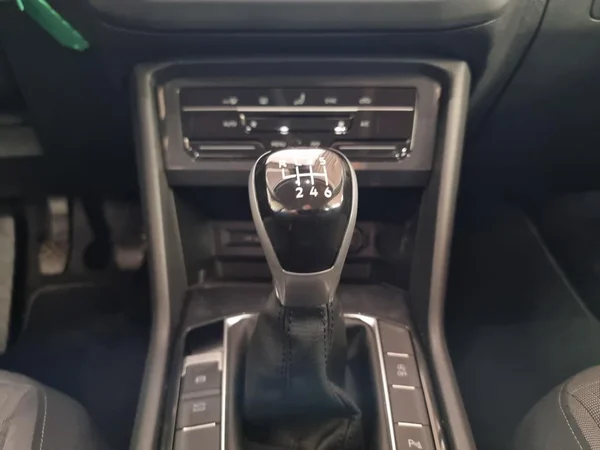 VOLKSWAGEN Tiguan (2022) — foto 3 van 22