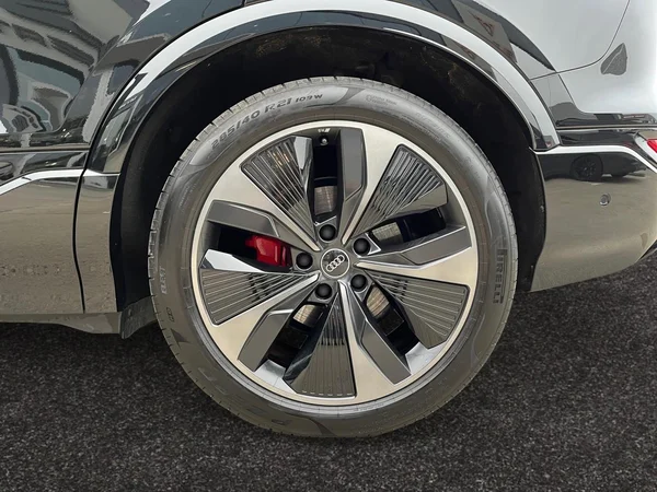 AUDI Q6 Sportback e-tron (2025) — foto 6 van 19