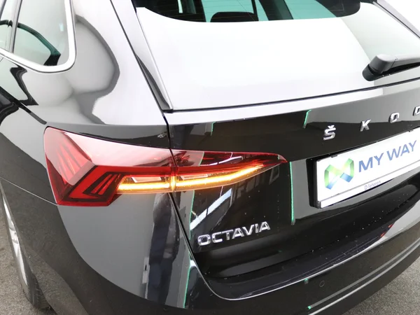 SKODA Octavia Combi (2023) — foto 17 van 18