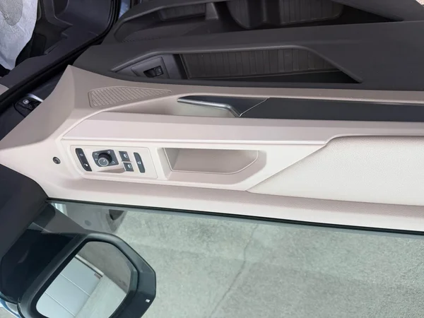 VOLKSWAGEN Multivan T7 Dsl (2023) — foto 3 van 23