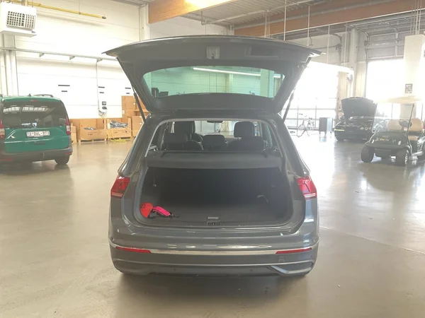 VOLKSWAGEN Tiguan (2022) — foto 13 van 20