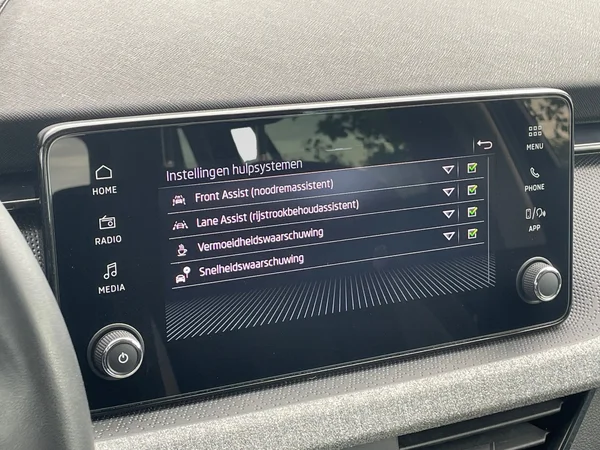 SKODA Kamiq (2025) — foto 8 van 24