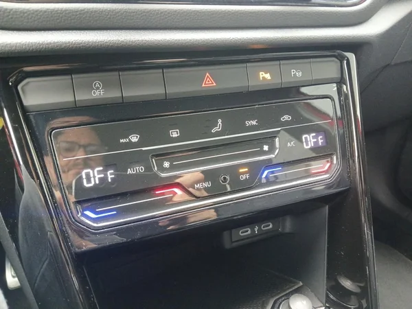 VOLKSWAGEN T-Roc (2023) — foto 4 van 20