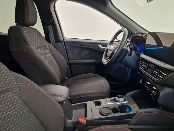 Ford Kuga (2025) — foto 10 van 15