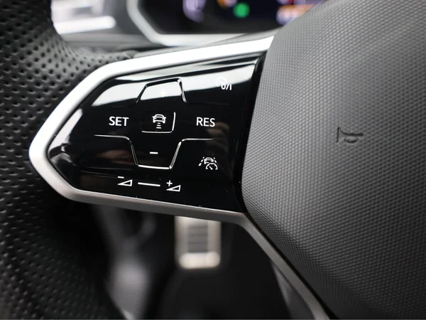 VOLKSWAGEN Tiguan (2021) — foto 8 van 23
