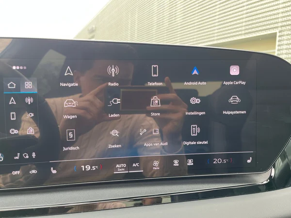 AUDI Q6 e-tron (2025) — foto 13 van 24