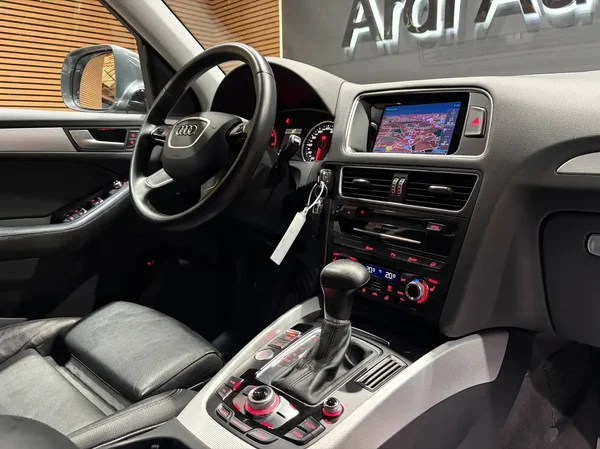Audi Q5 (2015) — foto 13 van 28