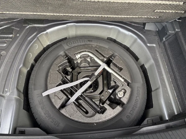 VOLKSWAGEN Polo (2023) — foto 3 van 11