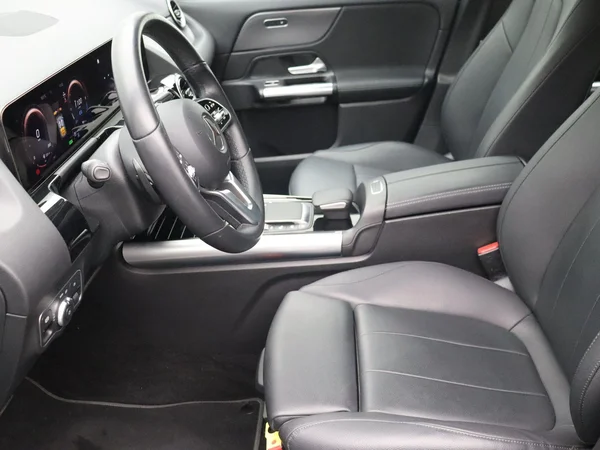 Mercedes-Benz GLA (2023) — foto 6 van 24