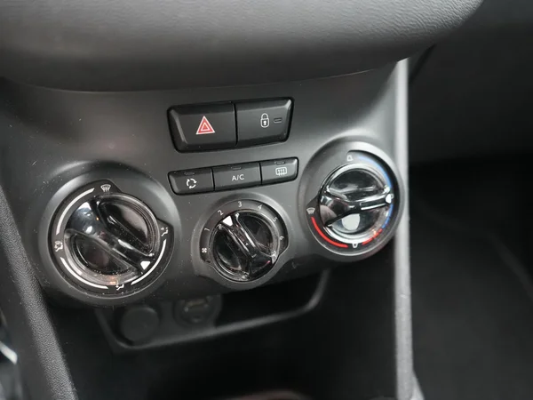 PEUGEOT 208 (2016) — foto 10 van 21