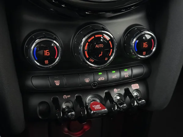 MINI Cooper (2022) — foto 18 van 27
