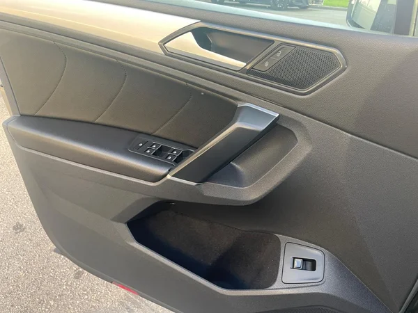 VOLKSWAGEN Tiguan (2017) — foto 6 van 21