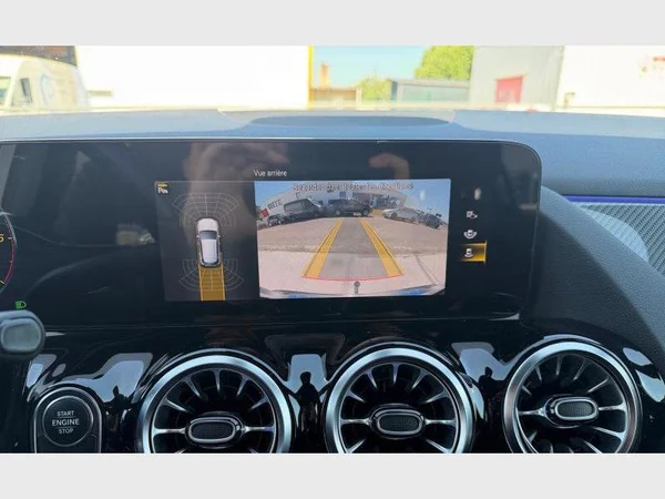 Mercedes-Benz GLA 180 (2022) — foto 10 van 22