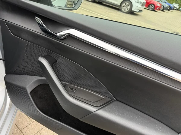 SKODA Octavia Combi (2021) — foto 9 van 24