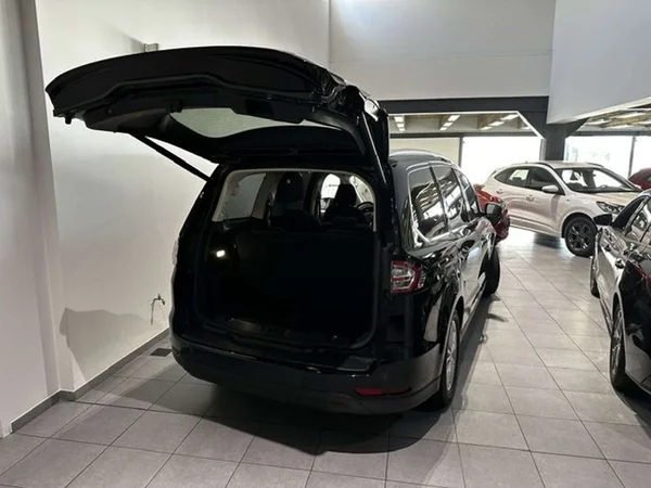 Ford Galaxy (2024) — foto 11 van 17