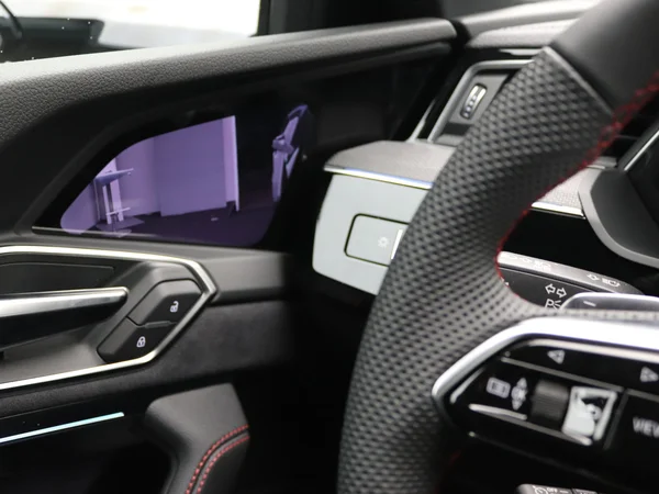 AUDI Q8 e-tron Sportback (2024) — foto 8 van 33