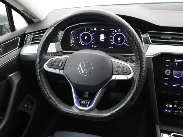 Volkswagen Passat (2022) — foto 8 van 31
