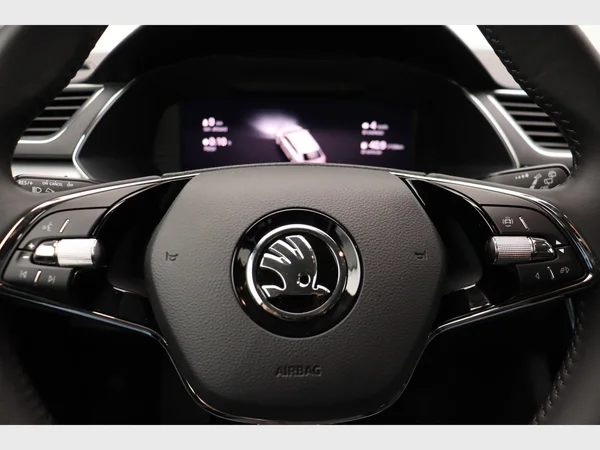 SKODA Superb Combi (2022) — foto 11 van 27