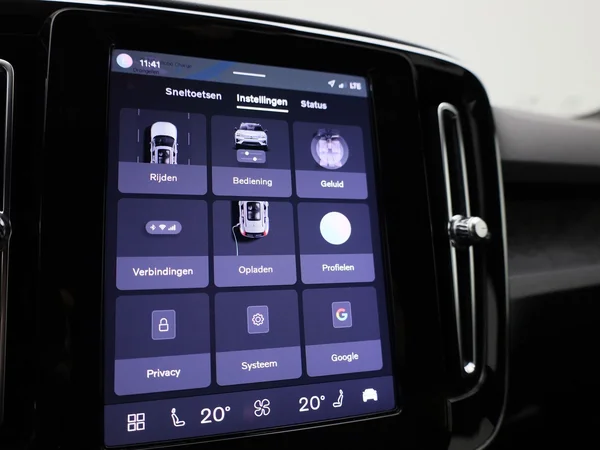 Volvo XC40 (2023) — foto 18 van 42
