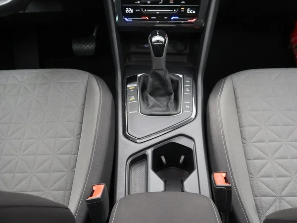 Volkswagen Tiguan (2021) — foto 15 van 29