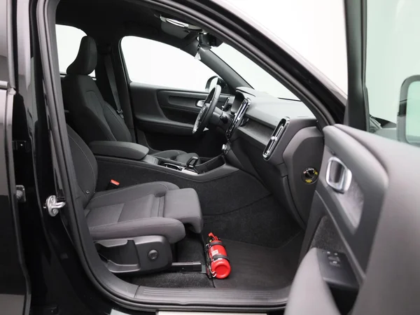 Volvo XC40 (2023) — foto 26 van 40