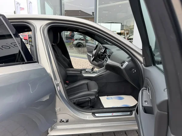 Bmw 318 (2022) — foto 14 van 27