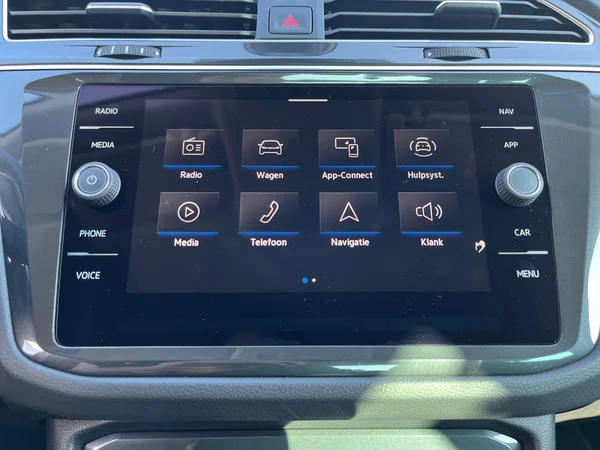 VOLKSWAGEN Tiguan (2025) — foto 2 van 24