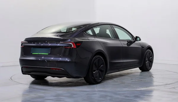 Tesla Model 3 (2024) — foto 37 van 40