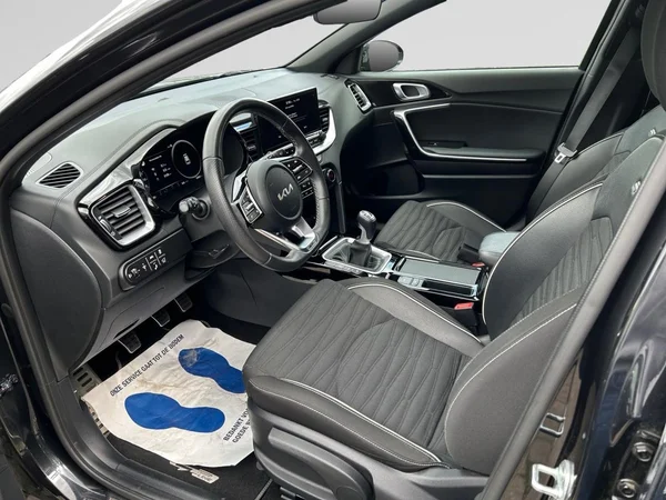KIA XCeed (2024) — foto 24 van 30