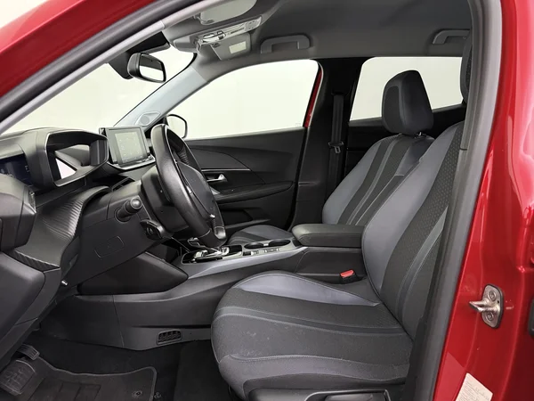 PEUGEOT e-2008 (2020) — foto 2 van 31