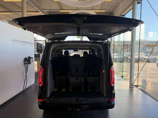 Ford Tourneo Custom — foto 18 van 21