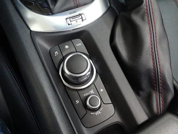 Mazda MX-5 (2017) — foto 11 van 25