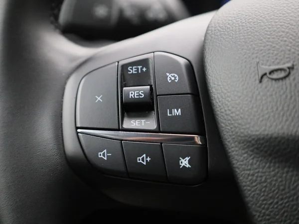 Ford Kuga (2022) — foto 11 van 38