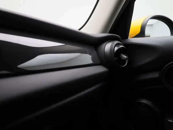 MINI One (2021) — foto 16 van 38