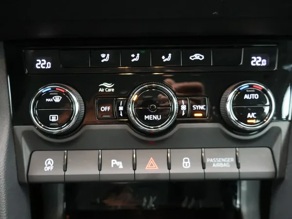 Škoda Karoq (2023) — foto 15 van 30