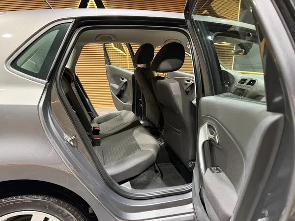 Volkswagen Polo (2015) — foto 10 van 23