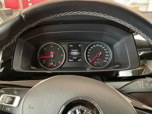 VOLKSWAGEN Multivan T6 Dsl (2018) — foto 6 van 22
