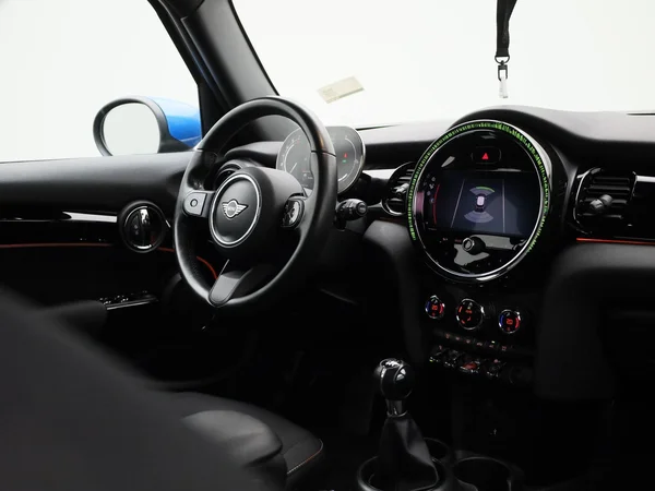 MINI One (2022) — foto 27 van 39