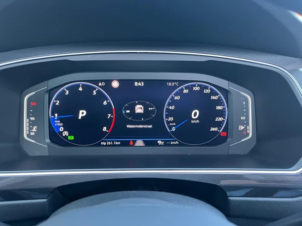VOLKSWAGEN Tiguan (2023) — foto 10 van 24