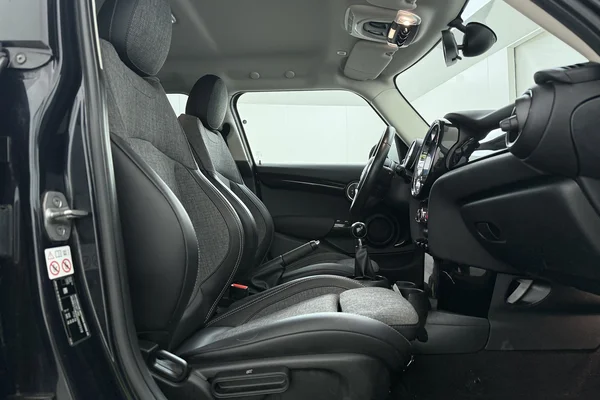 Mini Mini 5 Doors (F55 LCI II) (2021) — foto 21 van 23