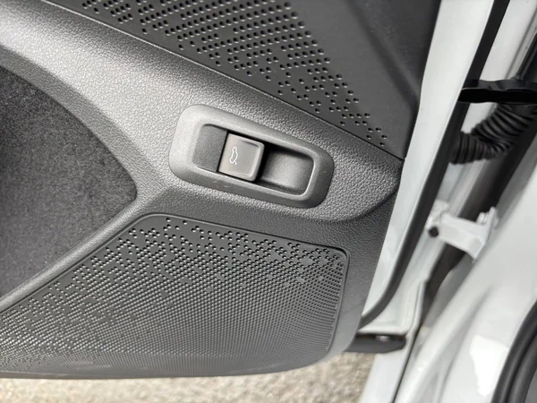 SKODA Enyaq Coupé (2023) — foto 3 van 24
