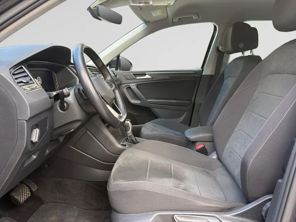 VOLKSWAGEN Tiguan (2021) — foto 24 van 24