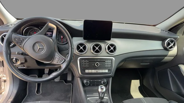 Mercedes-Benz GLA (2019) — foto 9 van 10
